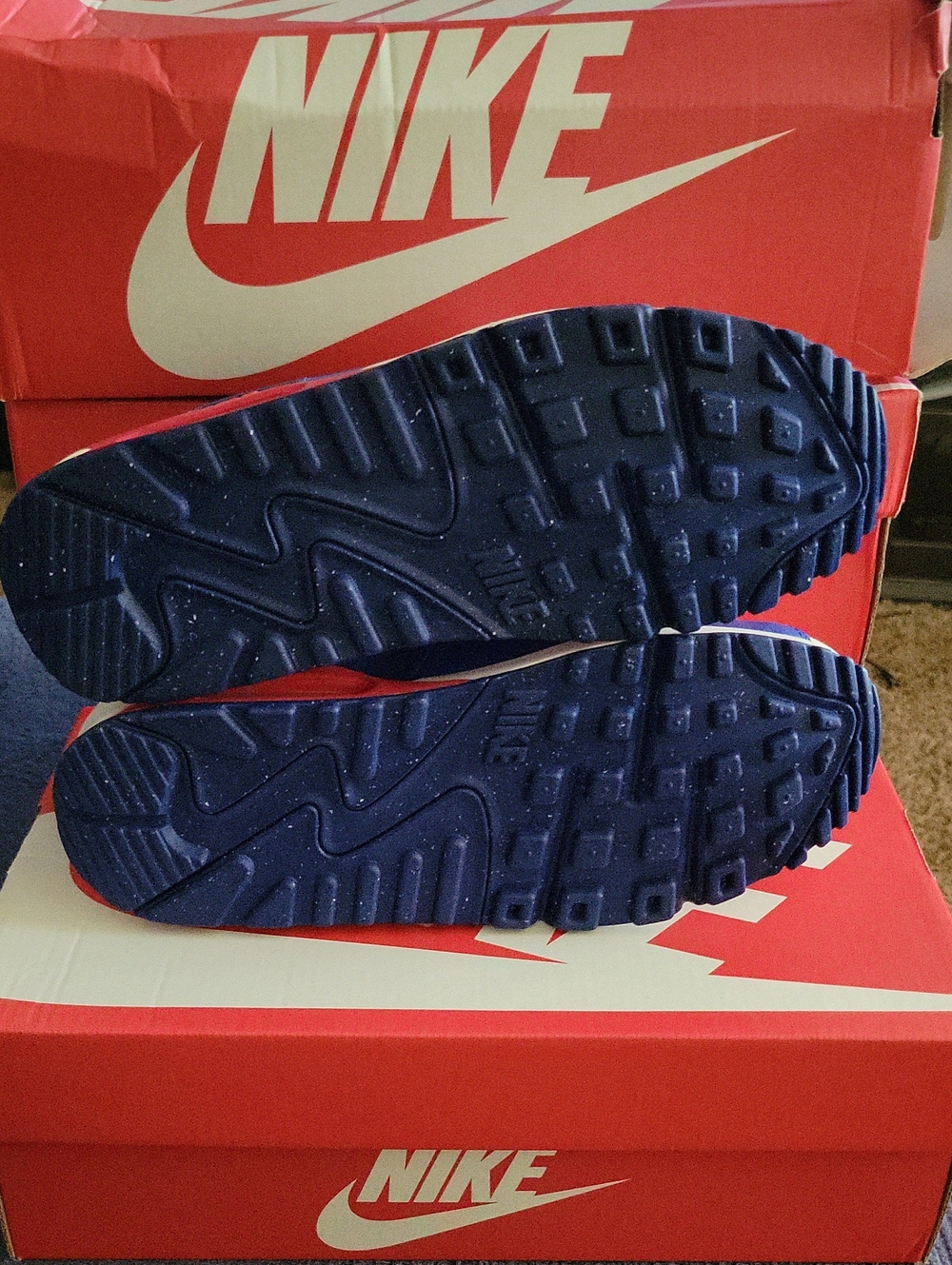 Nike White Blue Red Air Max Sneaker NEW - Picture 3 of 3